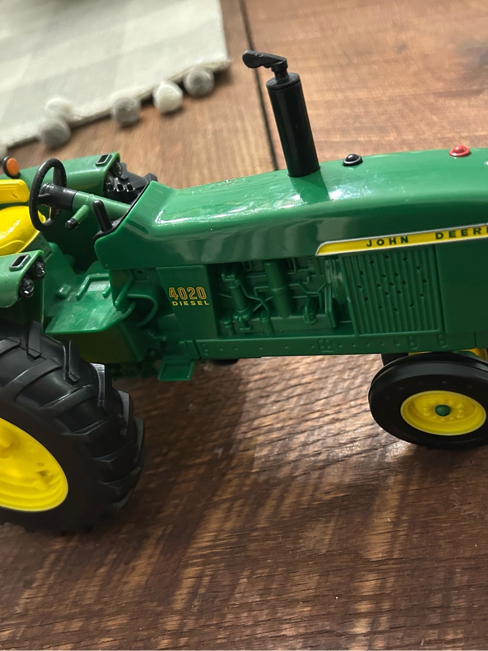 John Deere 4020 Diesel Toy Tractor light up and makes sound